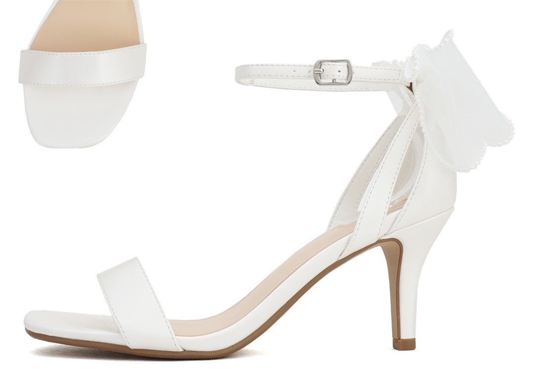 Zapato Tied in Love
